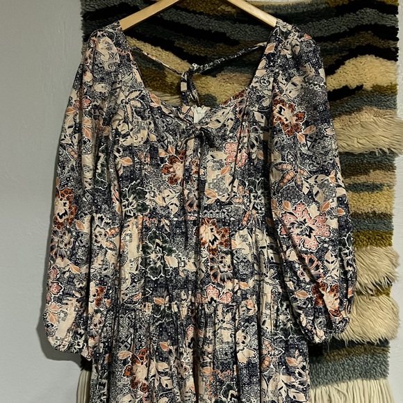 MOON RIVER Tiered Midi Dress Puff Sleeves Lined Bohemian Floral Print Size M - Picture 7 of 15